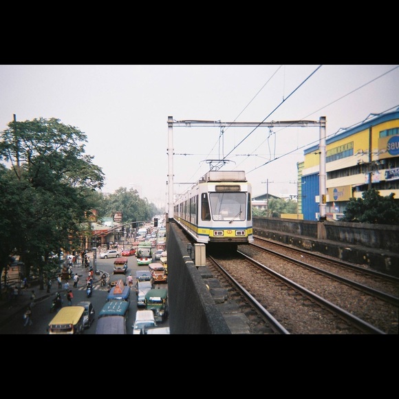 Vivitar EZ 35 View Finder Camera; Film & Focal Length 35mm: Exposure 24mm x 36mm - Picture 8 of 16